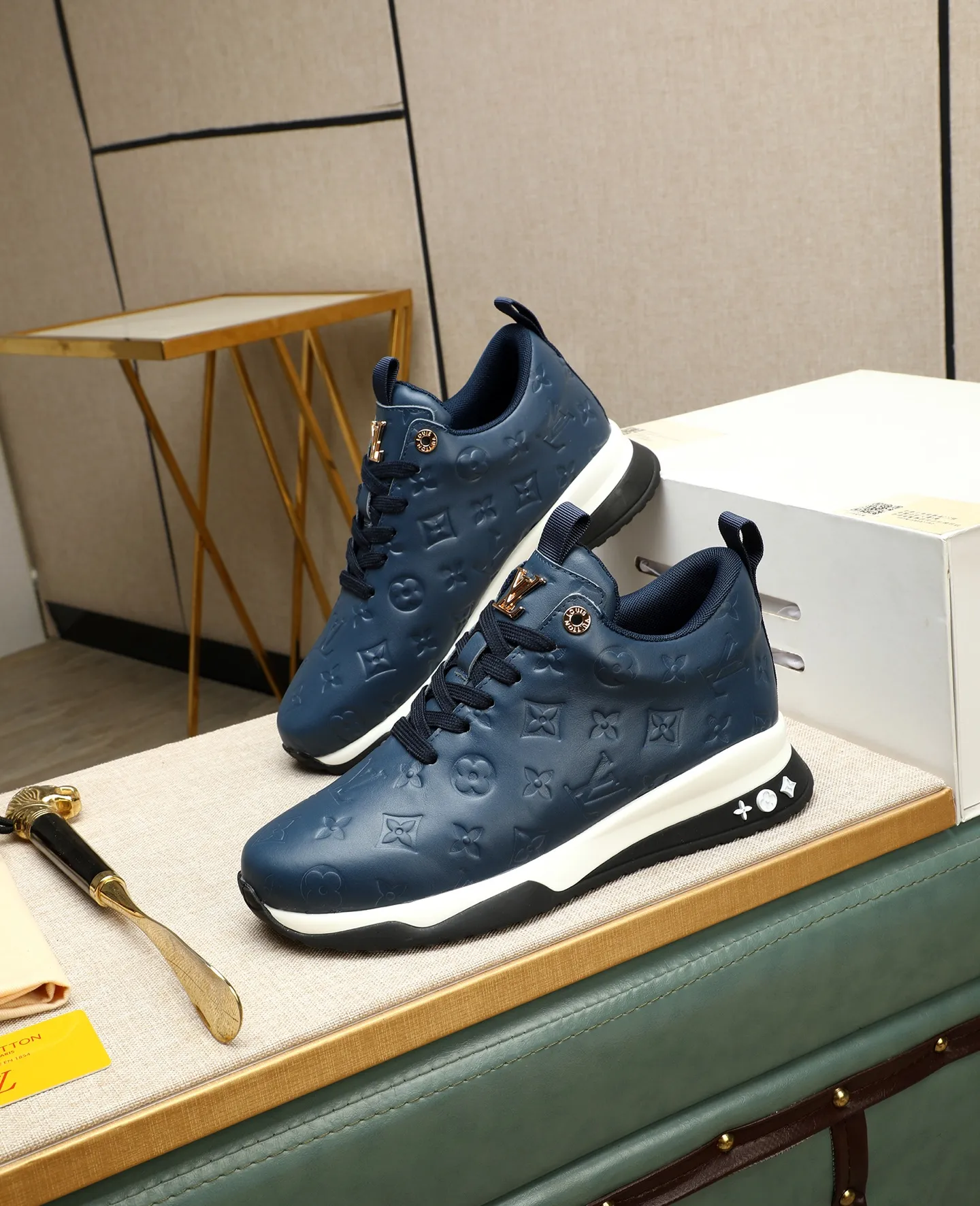 Men's shoes 💰520 📛📛【LOUIS VUITTON】Louis Vuitton official website synchronized new products 👟Milan fashion catwalk style 🇰🇾🇰🇾LV family logo, celebrity style, a must-have for fashionistas ⚠️First-layer calfskin ➕Mesh lining ➕Official website original version special outsole 👞Number 39-44 (38 45 46 customized)